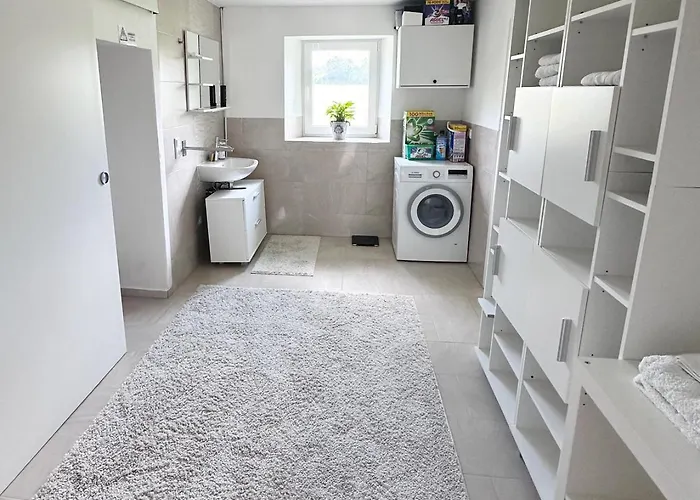 Modernes - 3 Schlafzimmer, Kamin, Wohnzimmer, Kueche, Bad *
