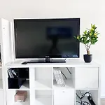 Modernes - 3 Schlafzimmer, Kamin, Wohnzimmer, Kueche, Bad アパート