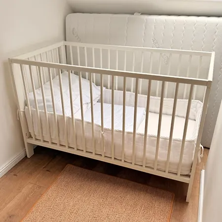 Modernes - 3 Schlafzimmer, Küche, Bad, Wohnzimmer, Kaminofen, Waterrower * Neuenmarkt