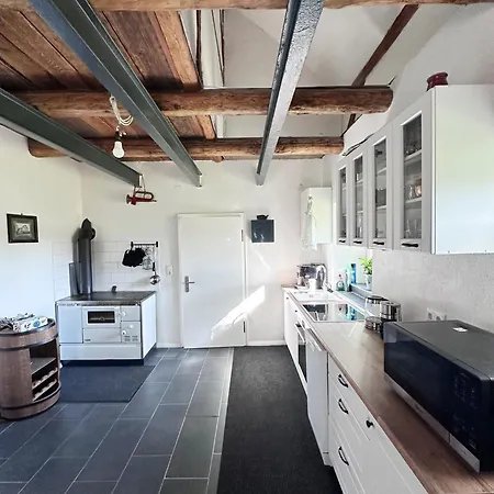 Modernes - 3 Schlafzimmer, Küche, Bad, Wohnzimmer, Kaminofen, Waterrower Neuenmarkt
