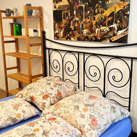 Modernes - 3 Schlafzimmer, Küche, Bad, Wohnzimmer, Kaminofen, Waterrower